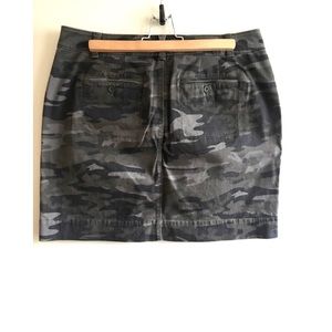 NWT LOFT Outlet Grey camo skirt size 8